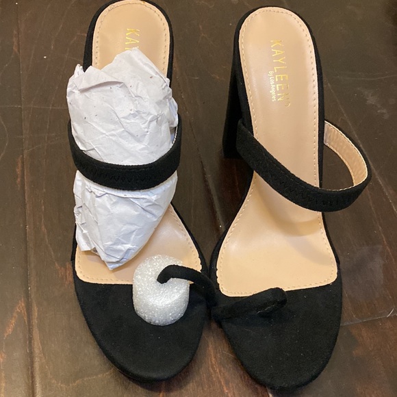 Black heels - Picture 4 of 4